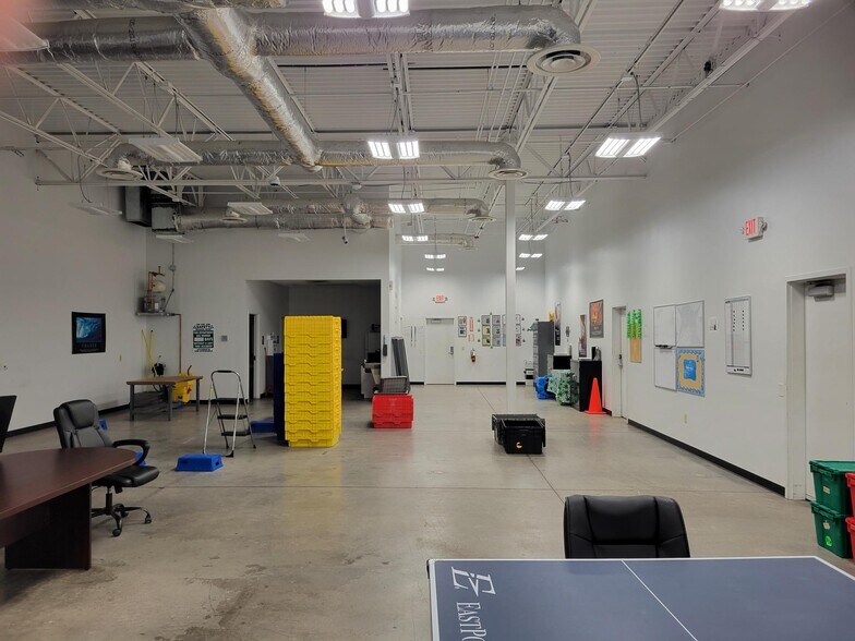 More Photos Of 5570 Lee St, Lehigh Acres Light Manufacturing For Lease
