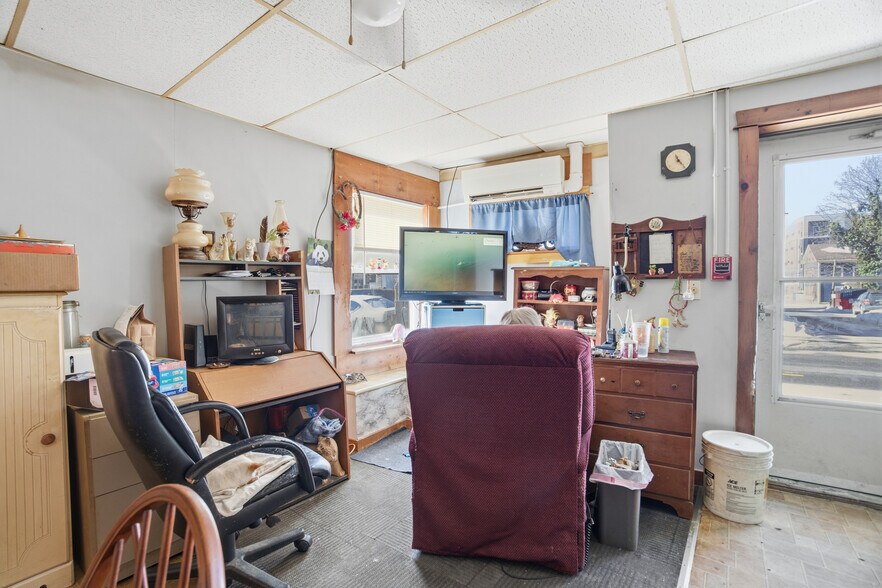 More Photos Of 130 Water St, Warren Apartments For Sale