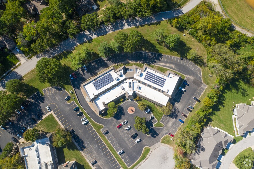 More Photos Of 4444 N Belleview Ave, Kansas City Unknown For Lease