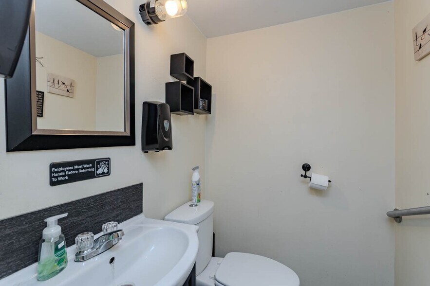 More Photos Of 234 Cedar St, Tigerton Supermarket For Sale