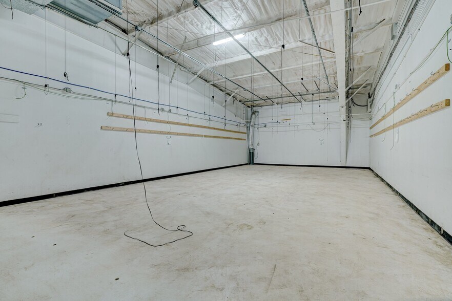 More Photos Of 36 NE 36th St, Oklahoma City Manufacturing For Lease