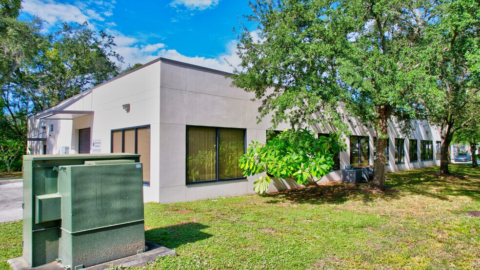 More Photos Of 5620 W Sligh Ave, Tampa Loft Creative Space For Sale