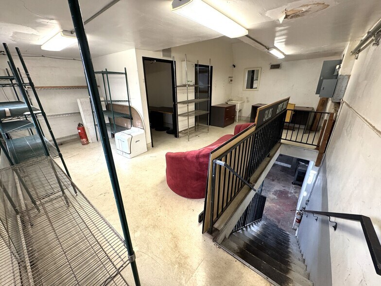 More Photos Of 223-231 E 9th St, Los Angeles Storefront For Lease