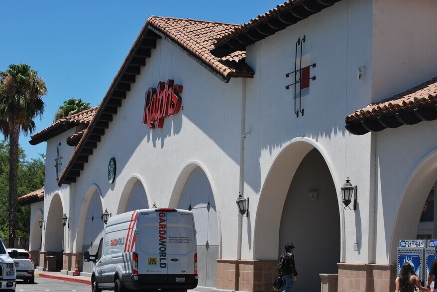 More Photos Of 29607 The Old Rd, Castaic Unknown For Lease