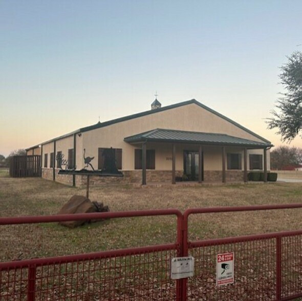 Primary Photo Of 1189 Porter Rd, Bartonville Flex For Sale