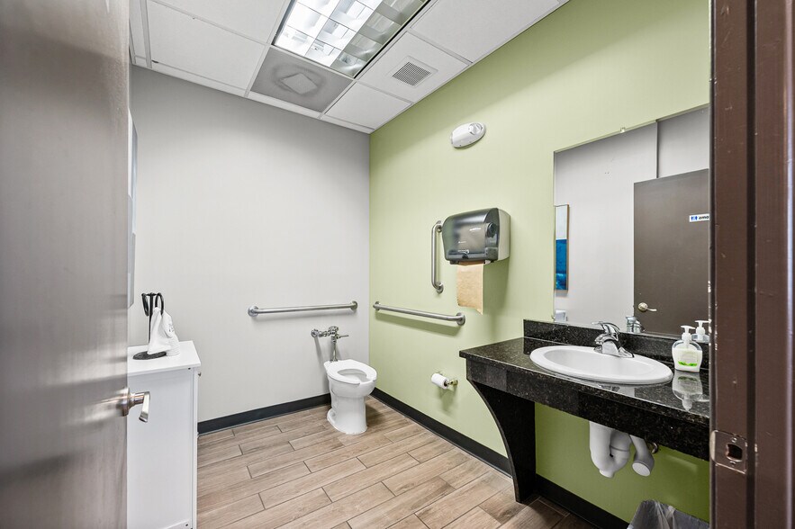 More Photos Of 105 E North St, Greenville Office For Lease