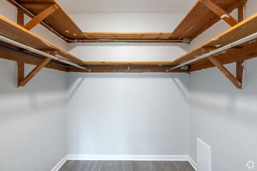 More Photos Of 1100 Indian Circle Dr, Olivette Apartments For Sale