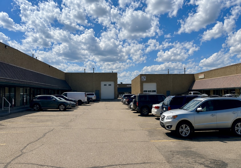 More Photos Of 52 129 Av NW, Edmonton Industrial For Lease