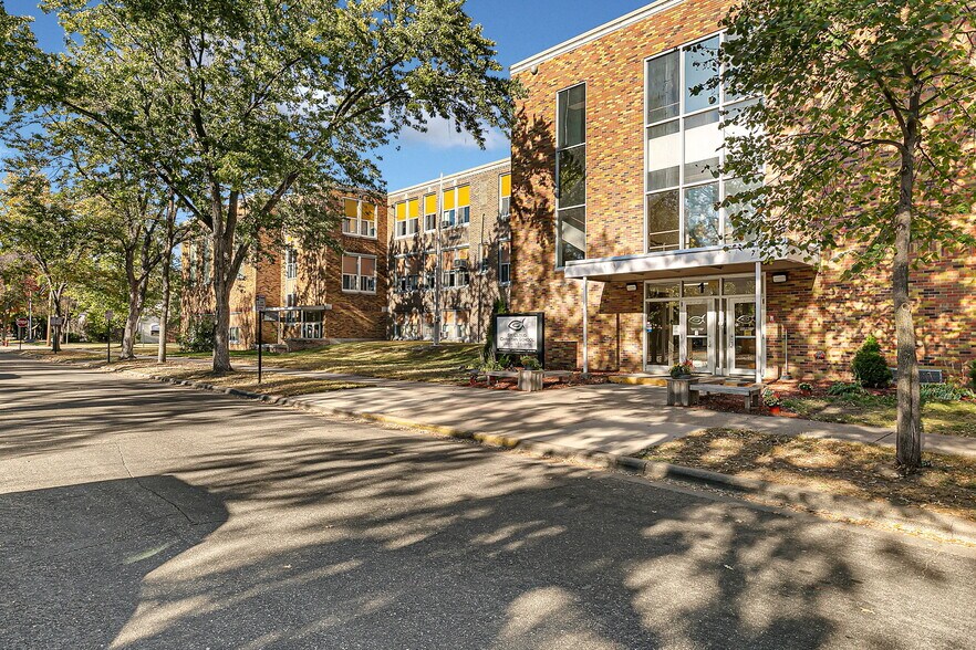 More Photos Of 430 3rd Ave NE, Saint Cloud Specialty For Sale