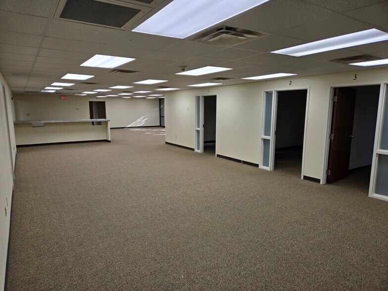 More Photos Of 1910 Lakeland Dr, Jackson Medical For Lease