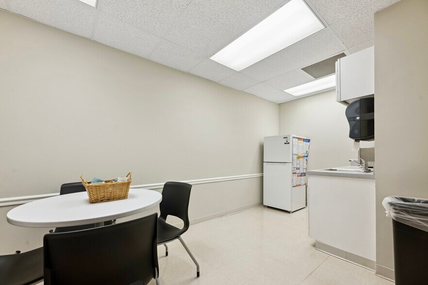 More Photos Of 9403 Kenwood Rd, Blue Ash Medical For Lease