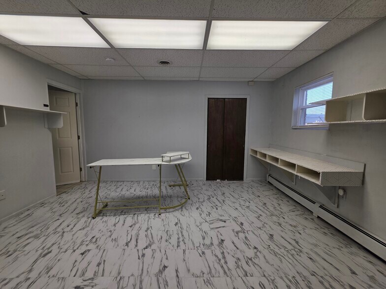 More Photos Of 97 Frank St, Somerset Medical For Lease