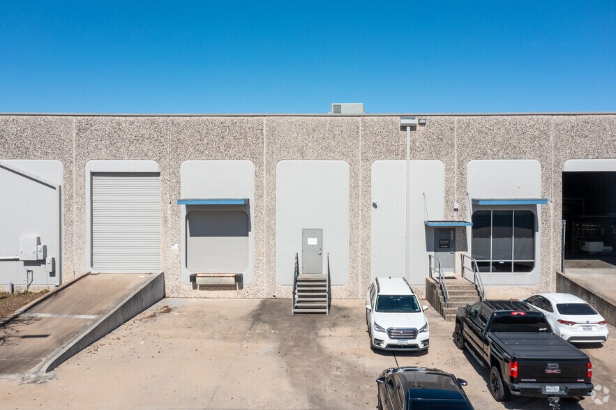More Photos Of 16802 Barker Springs Rd, Houston Warehouse For Lease