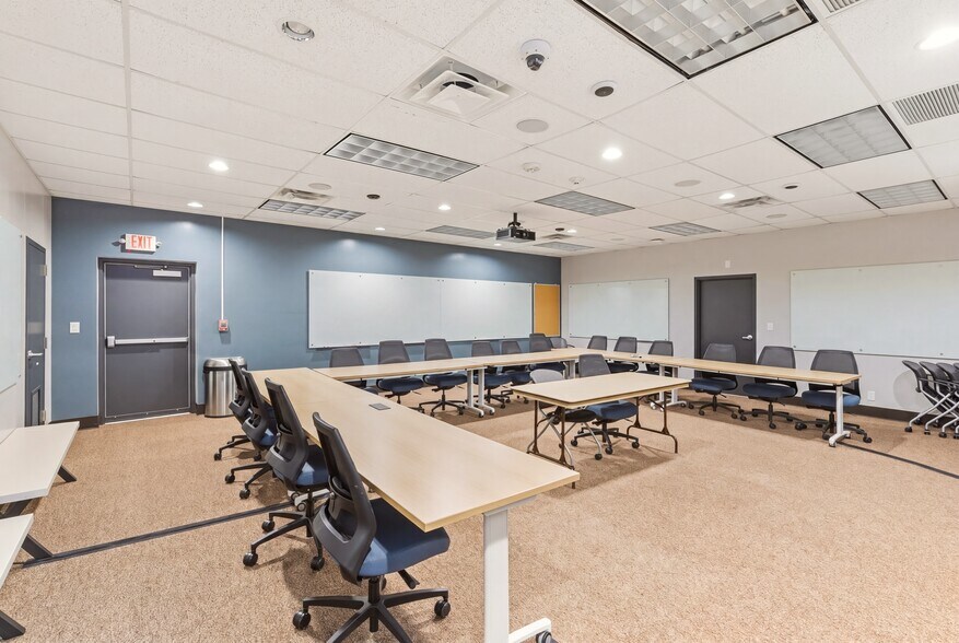 More Photos Of 1506 US-281, Johnson City Office For Sale