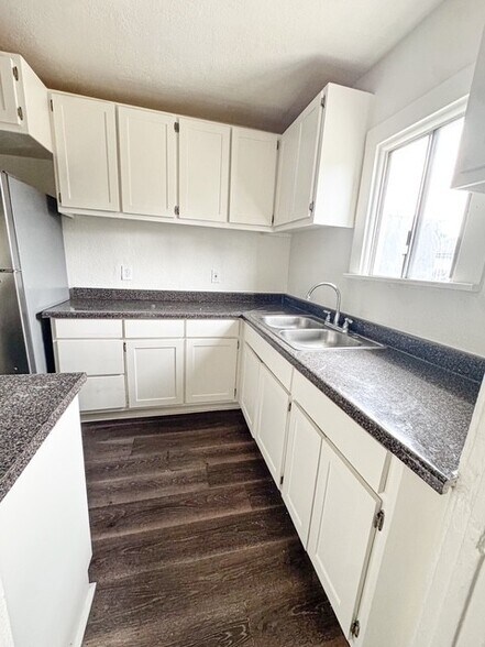 More Photos Of 1700 W 60th St, Los Angeles Multifamily For Sale