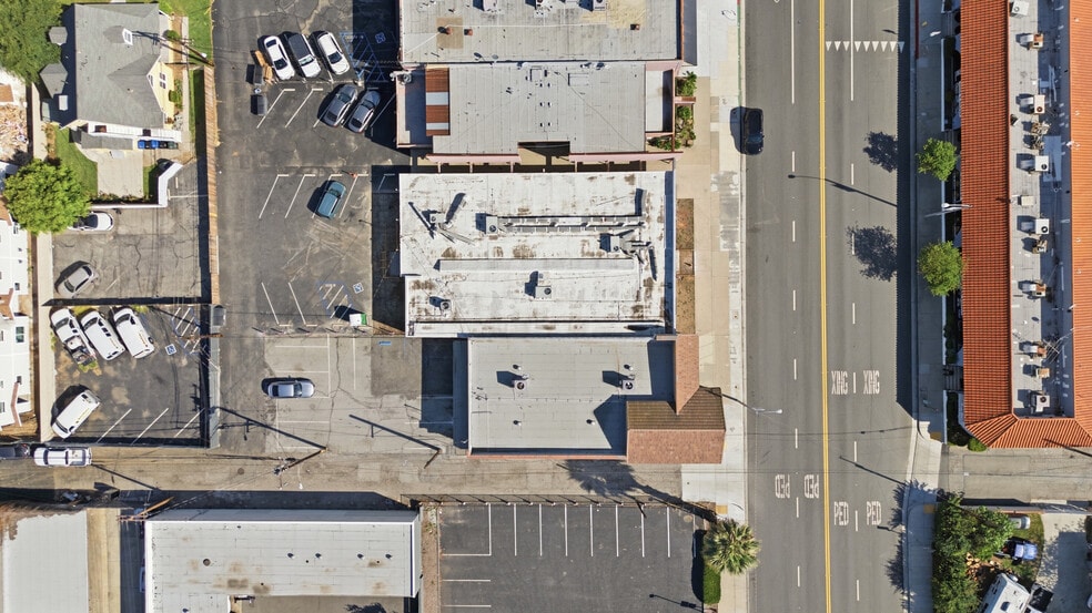 More Photos Of 215 S Citrus Ave, Covina Storefront For Lease