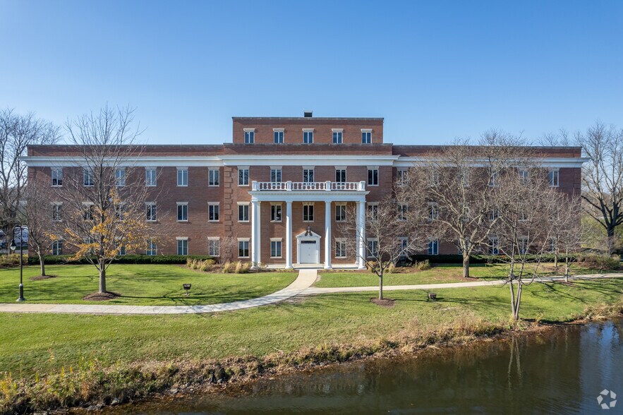 More Photos Of 911 N Elm St, Hinsdale Medical For Lease