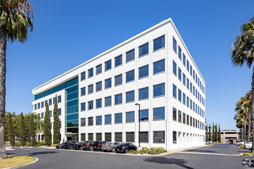 More Photos Of 895 Dove St, Newport Beach Office For Lease