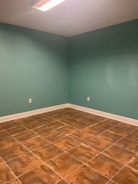 More Photos Of 4701 Downman Rd, New Orleans Bar For Lease