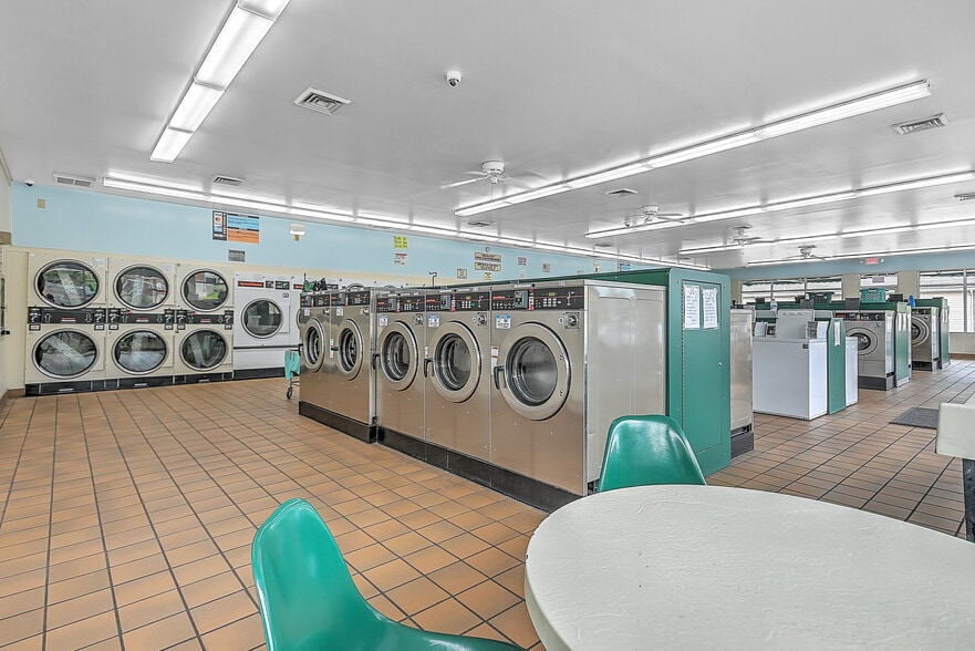 More Photos Of 245 Gate City Hwy, Bristol General Retail For Sale