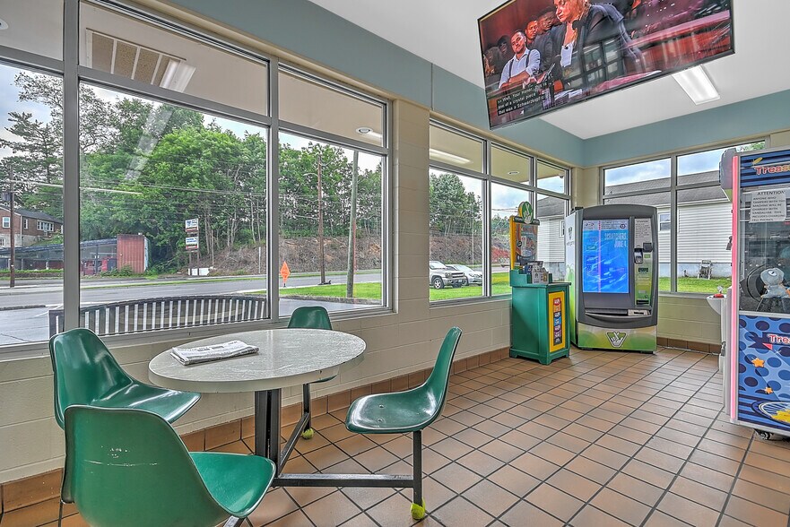 More Photos Of 245 Gate City Hwy, Bristol General Retail For Sale