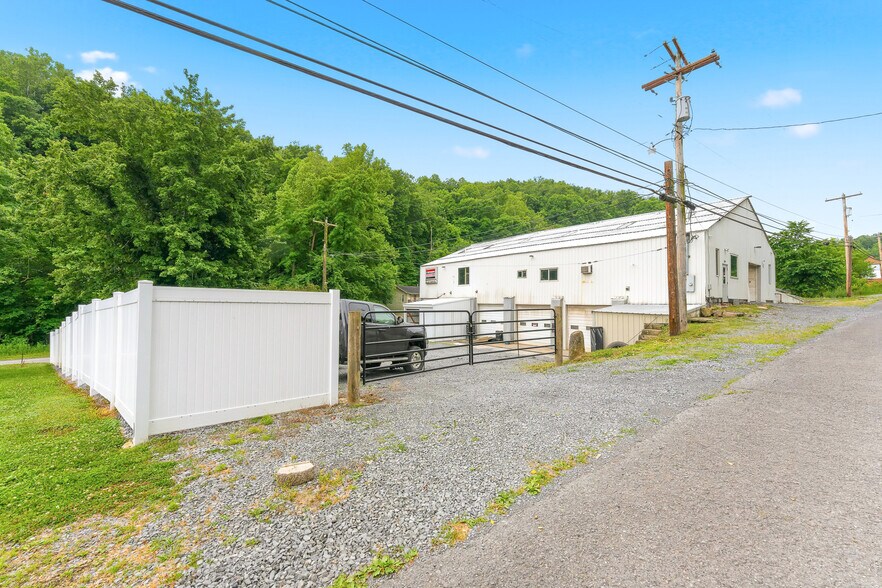 More Photos Of 622 Blue Horizon Dr, Morgantown Auto Repair For Sale