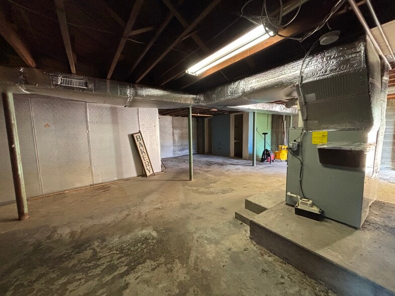 More Photos Of 82 Railroad St, Great Barrington Flex For Sale