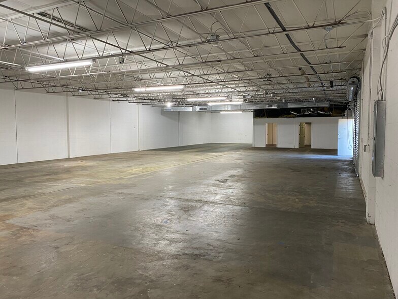 More Photos Of 3801 University Blvd W, Jacksonville Warehouse For Lease