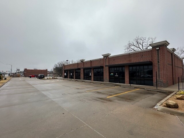 More Photos Of 502 N Main St, Stillwater Restaurant For Lease