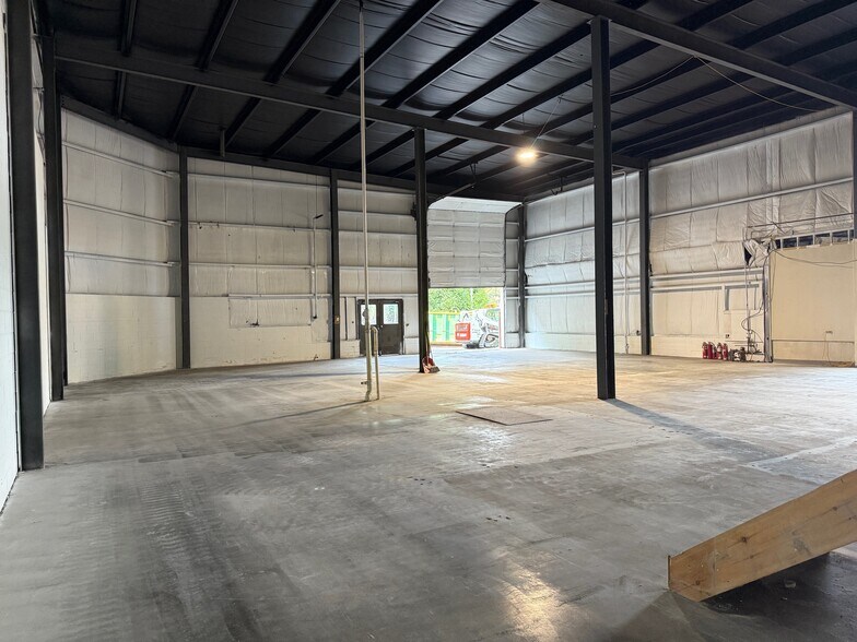 More Photos Of 1190 Pompton Ave, Cedar Grove General Retail For Lease