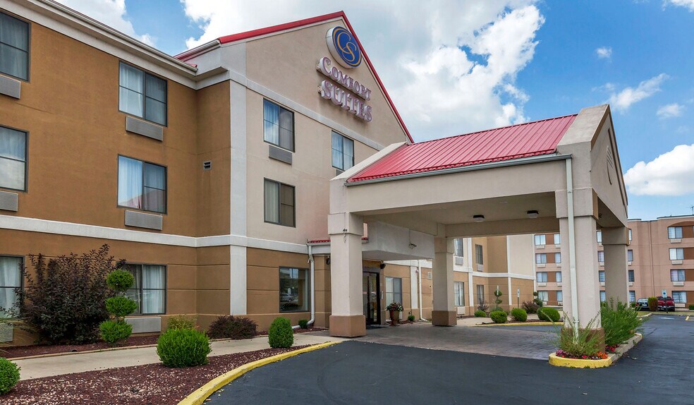 More Photos Of 2235 173rd St, Lansing Hotel For Sale