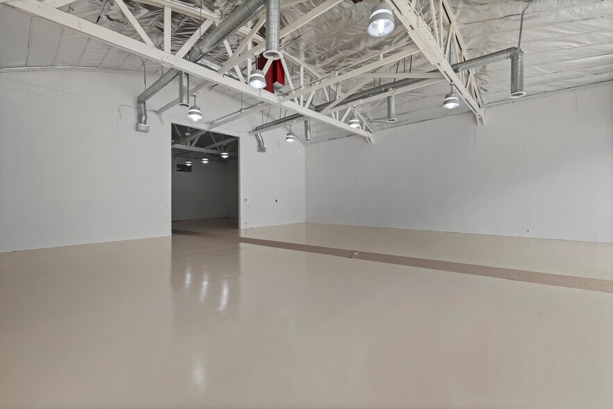 More Photos Of 11807 Santa Monica Blvd, Los Angeles Storefront For Lease