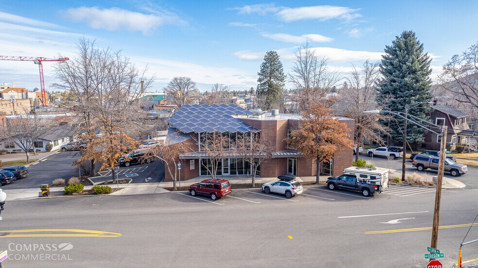 More Photos Of 18 NW Oregon Ave, Bend Medical For Sale