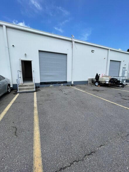 More Photos Of 6011 Benjamin Rd, Tampa Light Distribution For Lease