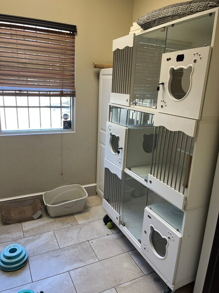 More Photos Of 1343 Lane Ave S, Jacksonville Veterinarian Kennel For Sale