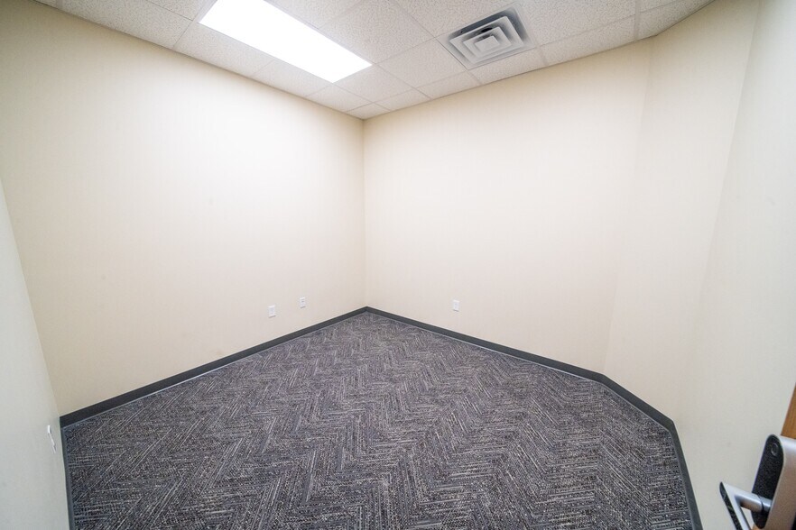 More Photos Of 3269 19th St NW, Rochester Coworking Space