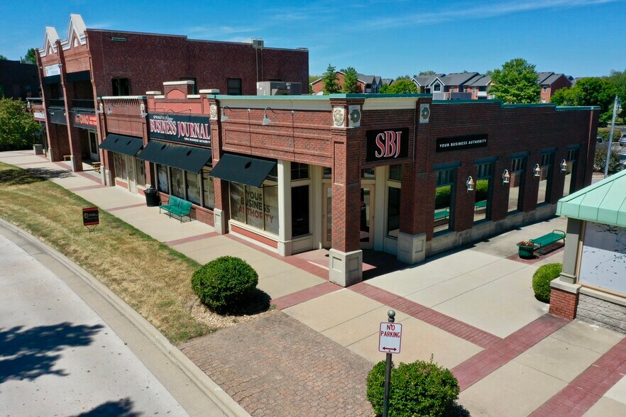 More Photos Of 2101 W Chesterfield Blvd, Springfield Office For Sale