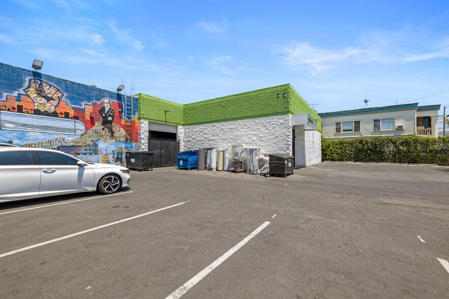 More Photos Of 148 W 32nd St, Los Angeles Warehouse For Lease