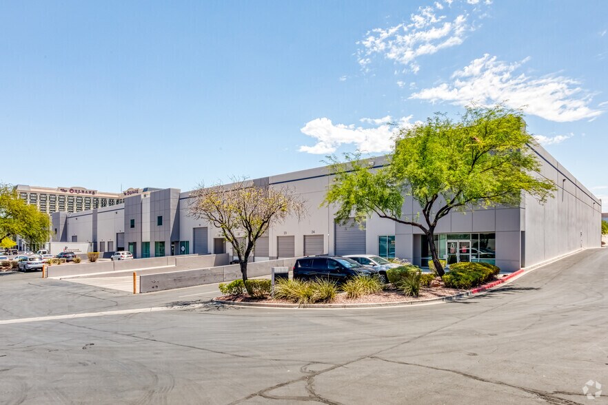 More Photos Of 4701 Cameron St, Las Vegas Industrial For Sale