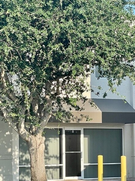 More Photos Of 5405 Taylor Rd, Naples Showroom For Sale