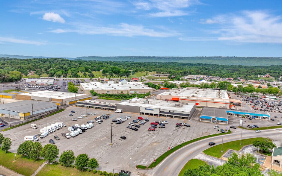 More Photos Of 1966 Northpoint Blvd, Hixson General Retail For Sale