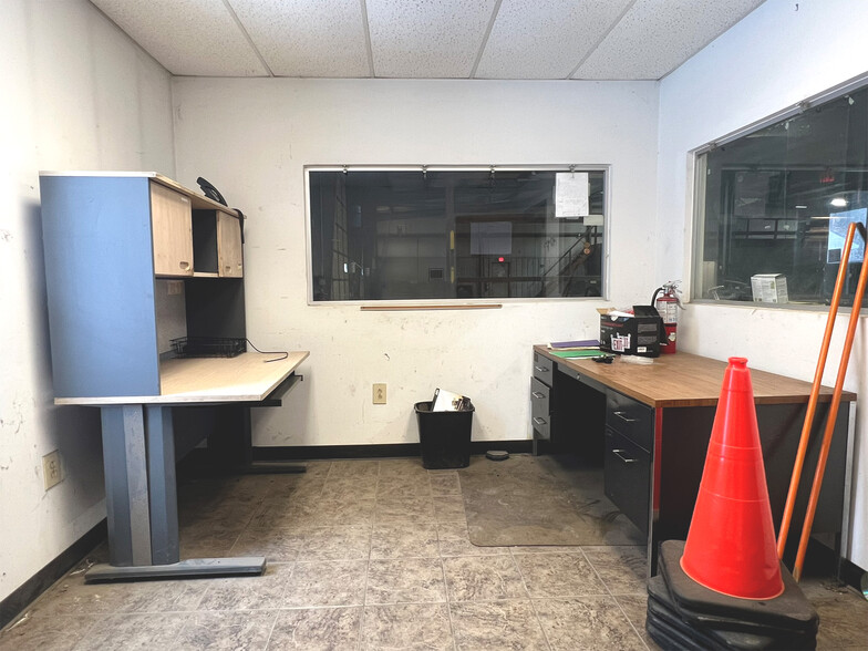 More Photos Of 7171 W Ridge Rd, Fairview Warehouse For Lease