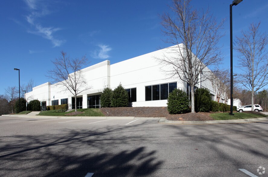 More Photos Of 3200 Gateway Centre Blvd, Morrisville Industrial For Lease