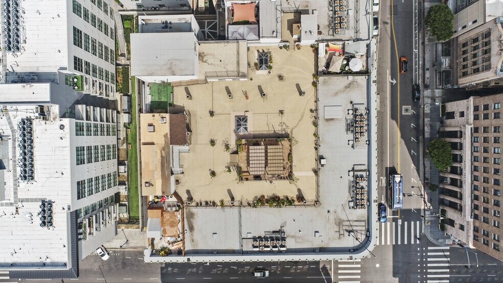 More Photos Of 500 W 7th St, Los Angeles Apartments For Lease