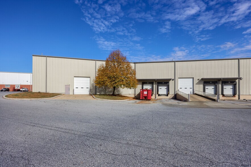 More Photos Of 301 Commerce Dr, New Holland Warehouse For Sale