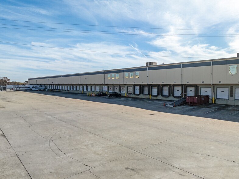 More Photos Of 2251 Sylvan Rd, East Point Warehouse For Lease