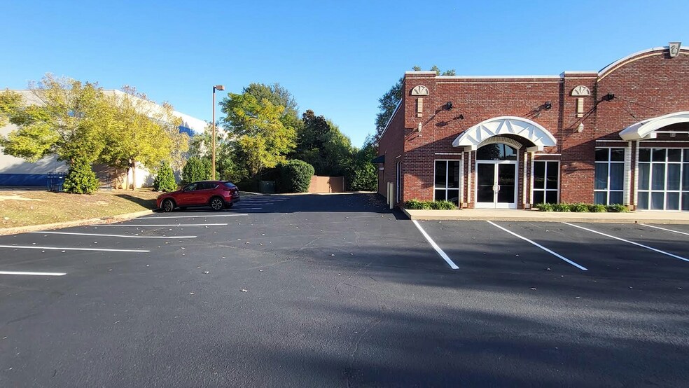More Photos Of 1054 E Butler Rd, Greenville Storefront Retail Office For Lease