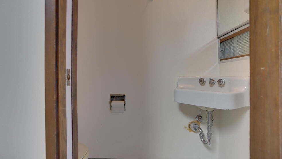 More Photos Of 15012 SE Stark St, Portland Office For Lease