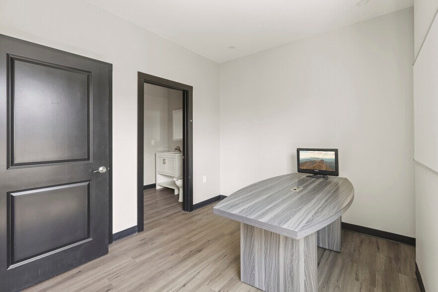 More Photos Of 1386 E Main St, Columbus Office For Lease