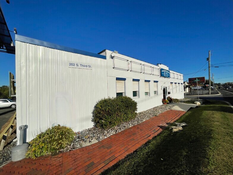 More Photos Of 202 S 3rd St, Coopersburg Storefront For Lease